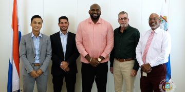 El Ministro de VSA Omar Ottley, SZV y SMDC hacen historia con a atención médica a domicilio fuera de hora