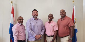 El Ministro Lambriex elogia a Eugenio y alienta el avance educativo en Meteorología