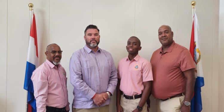 El Ministro Lambriex elogia a Eugenio y alienta el avance educativo en Meteorología