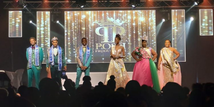 POSH corona el primer rey y la reina del concurso interescolar