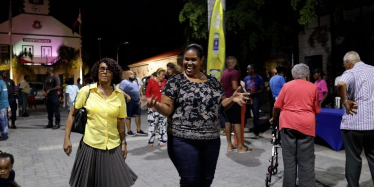 Koop Avond: un comienzo emocionante para un espectáculo de un mes de duración en el Boardwalk