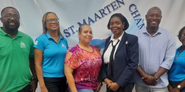 COCI analiza las relaciones comerciales Ministro de Comercio y Desarrollo Empresarial de Saint Lucia