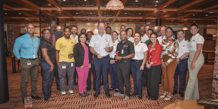 Carnival Mardi Gras hace escala inaugural en puerto con más de 8,100 invitados y tripulación