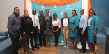 Republic Bank presentó la iniciativa inaugural Enlace Juvenil en St. Maarten