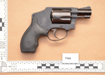 Arrestan 4 personas y encuentran arma de fuego y drogas