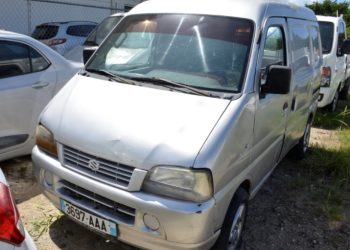 La Policía está solicitando al propietario de este minivan que se presente y haga el reclamo