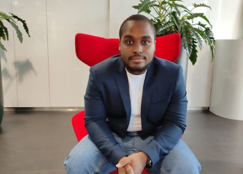 Tyrell Pantophlet (PLAEX) para presentar en SMILE