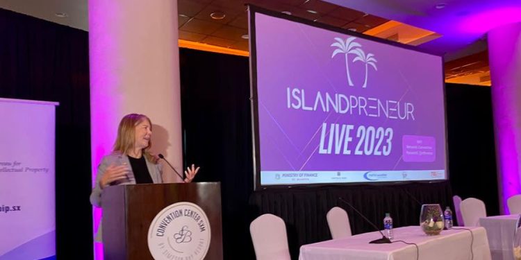El consulado de EE. UU. promueve la prosperidad económica en la región al apoyar a Islandpreneur Live en Sint Maarten