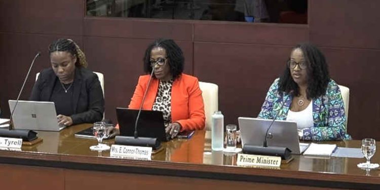 COM aprueba remover las cortinas de las cabinas de votación