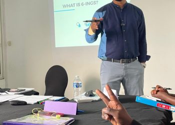 John Sandiford capacita a los solicitantes de empleo en gestión de finanzas personales en el camino hacia la feria de empleo SMILE 2023