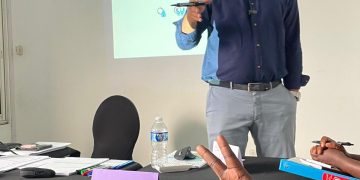 John Sandiford capacita a los solicitantes de empleo en gestión de finanzas personales en el camino hacia la feria de empleo SMILE 2023