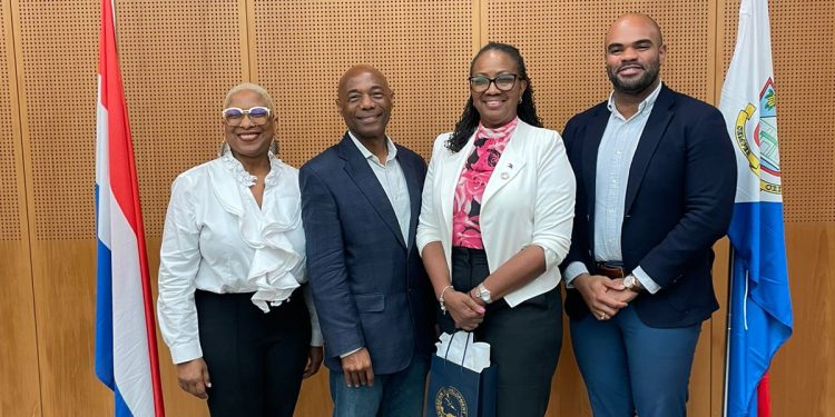 Primera Ministra se reúne con el Banco de Desarrollo del Caribe