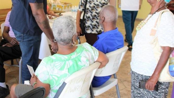 Ministro Ottley: extensión de 1 año para el programa de ejercicios para personas mayores organizaciones