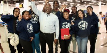 Los estudiantes beneficiarios de financiamiento partieron de St. Maarten hacia los Estados Unidos para continuar sus estudios