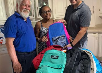 Donación de mochilas y útiles escolares para beneficiar a niños y familias de escasos recursos en Sint Maarten para el inicio del año escolar 2023