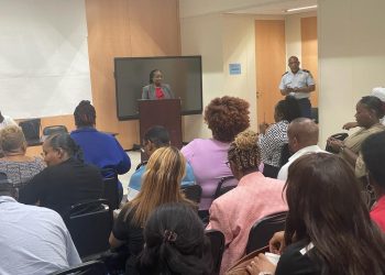 La Ministra de Justicia Anna E. Richardson dirige una sesión informativa para agilizar el proceso de solicitud de permisos para eventos