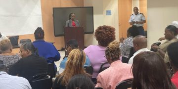 La Ministra de Justicia Anna E. Richardson dirige una sesión informativa para agilizar el proceso de solicitud de permisos para eventos