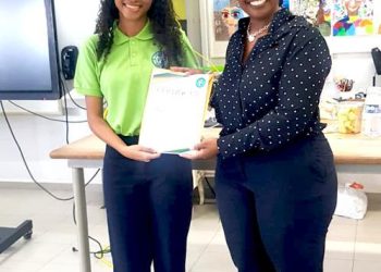 Ministra de Justicia Participa en Discusión Interactiva con Estudiantes en St. Dominic High School