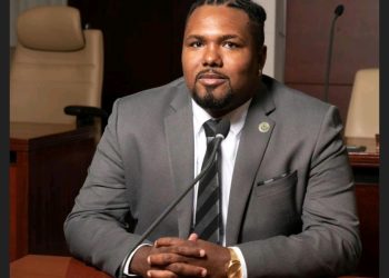 El Parlamentario Akeem Arrindell pide transparencia y responsabilidad en el Departamento de Justicia