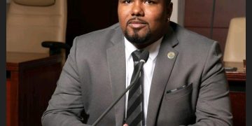 El Parlamentario Akeem Arrindell pide transparencia y responsabilidad en el Departamento de Justicia