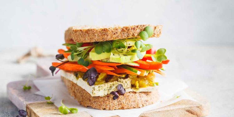 El CPS les recuerda a los padres y tutores que preparen bocadillos escolares saludables para los niños durante el año escolar 2023-2024