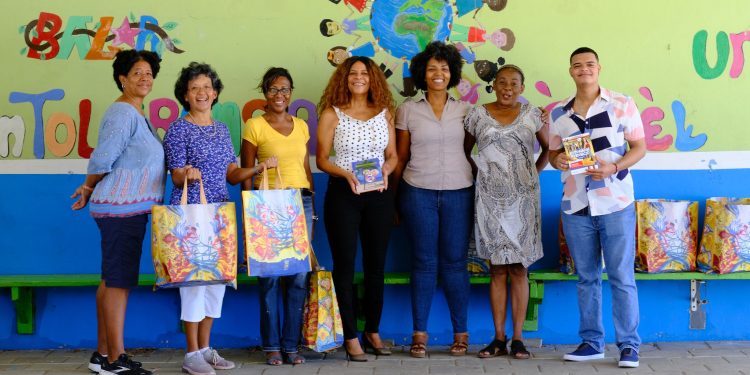 Escuelas de Curaçao reciben el paquete de enseñanza ‘Rumannan Purunchi’