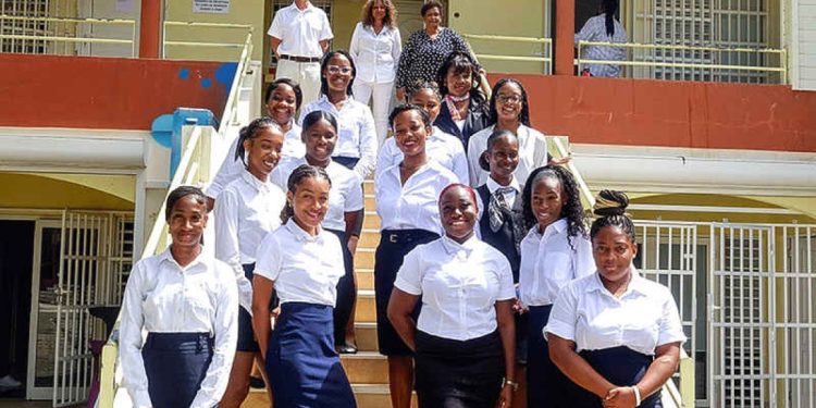 15 asistente inician el curso de Tripulante de Cabina