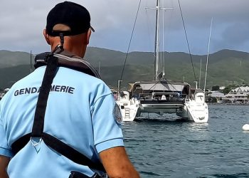 Las autoridades francesas verifican el cumplimiento de los buques en Simpson Bay Lagoon