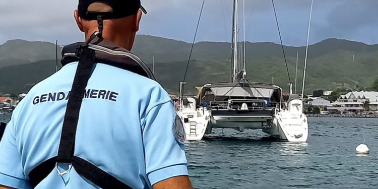 Las autoridades francesas verifican el cumplimiento de los buques en Simpson Bay Lagoon