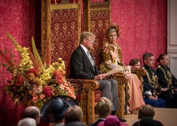 King calls for stronger society, more European independence; Some unrest at Hague speech
