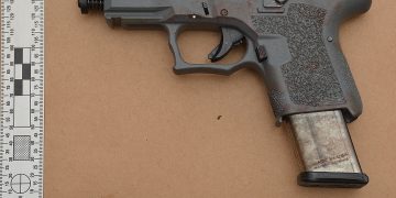 Sospechoso arrestado en relación con posesión de arma de fuego