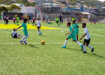 El Ministro de ECYS describe planes para el desarrollo de instalaciones deportivas