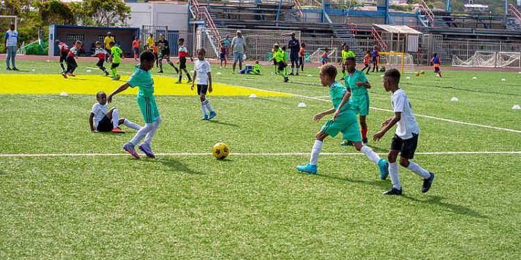 El Ministro de ECYS describe planes para el desarrollo de instalaciones deportivas