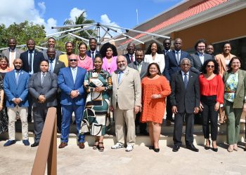 Parlamentarios consideran un éxito la reunión tripartita