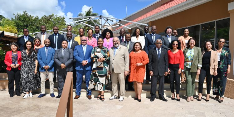 Parlamentarios consideran un éxito la reunión tripartita