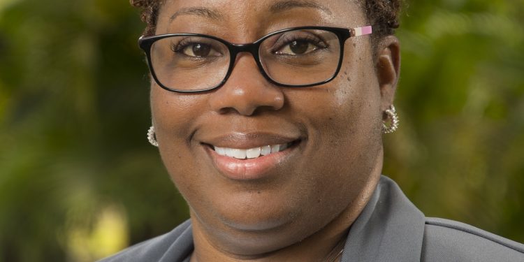 Frederica Green-Brazier reconocida como “Héroe del servicio al cliente” de CIBC FirstCaribbean