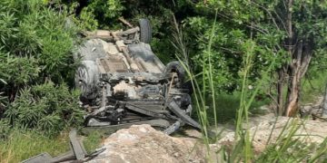 El Departamento de tráfico del KPSM investiga el incidente de un coche volcado en el área de Mullet Bay