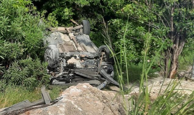 El Departamento de tráfico del KPSM investiga el incidente de un coche volcado en el área de Mullet Bay