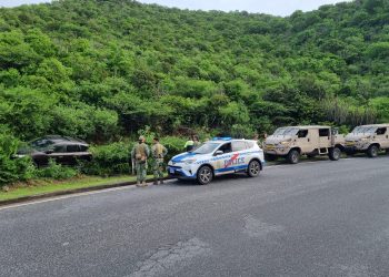 Marines apoyan a las autoridades locales con el huracán Tammy en Sint Maarten