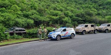 Marines apoyan a las autoridades locales con el huracán Tammy en Sint Maarten