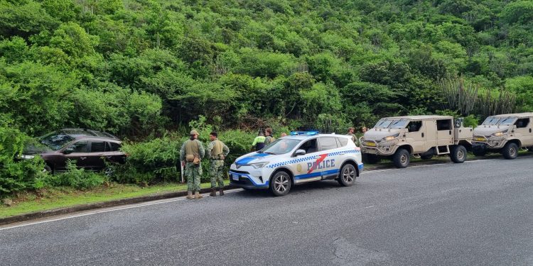 Marines apoyan a las autoridades locales con el huracán Tammy en Sint Maarten