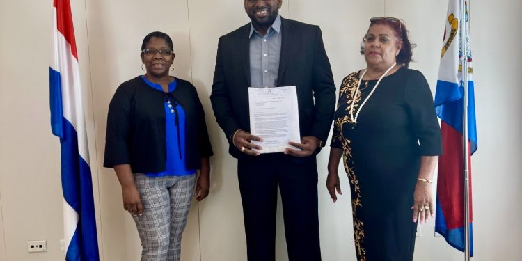 El Ministro Omar Ottley cumple su promesa y brinda claridad sobre la ley de acceso asequible y sostenible a la atención médica (SAAHA) a los sindicatos WICSU y CCSU