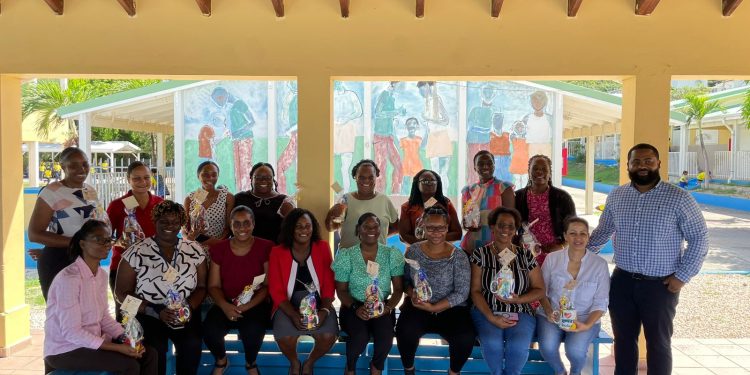 El candidato del Partido UP, Maingrette, reconoce a los docentes de St. Maarten en el Día Mundial de los Docentes