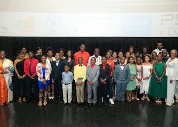 Momento de orgullo para los estudiantes que asistieron al estreno de la película