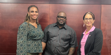 Los miembros de la oposición quieren una reunión pública sobre GEBE y sobre la propuesta del Seguro Nacional de Salud