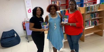 Biblioteca de Bonaire recibe ‘Rumannan Purunchi’ de Loekie Morales