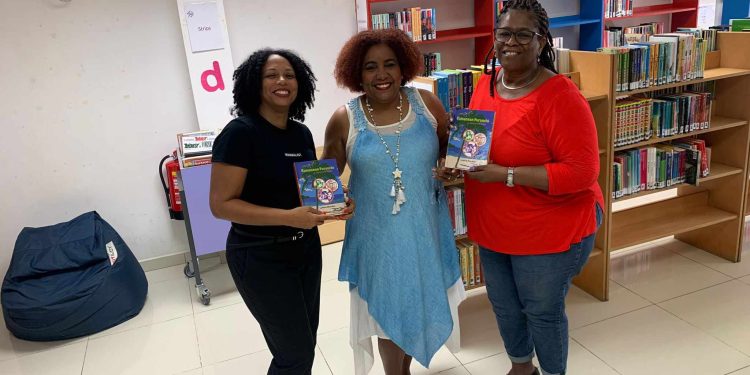 Biblioteca de Bonaire recibe ‘Rumannan Purunchi’ de Loekie Morales