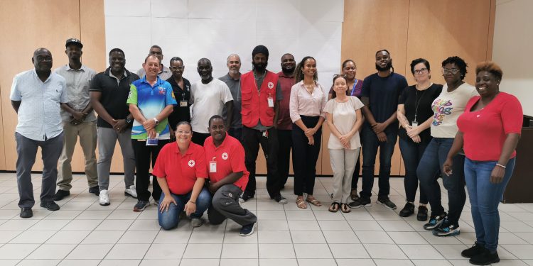 El personal del Ministerio de Vromi completa con éxito la capacitación en RCP de la Cruz Roja