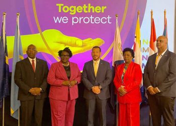 Sint Maarten amplía su compromiso con los derechos del niño y Felicita los logros de la juventud