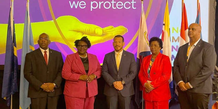 Sint Maarten amplía su compromiso con los derechos del niño y Felicita los logros de la juventud